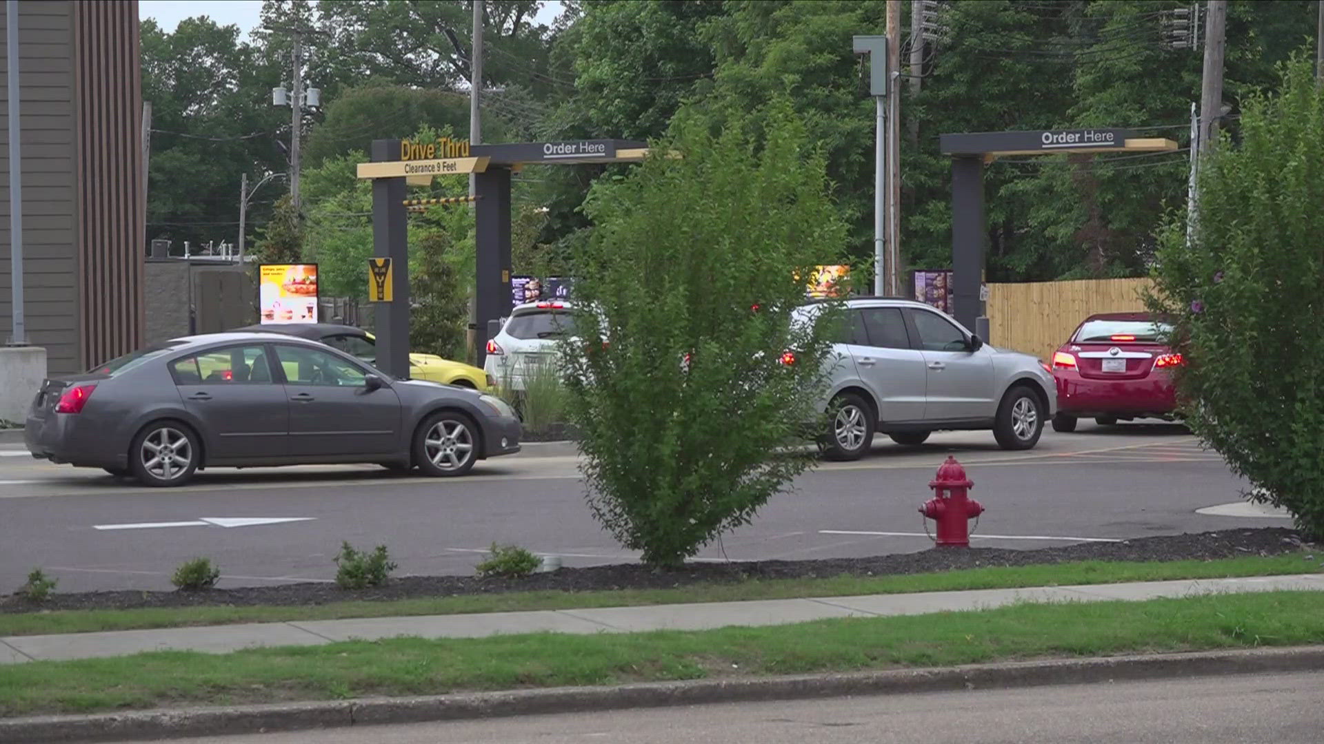 Memphis man carjacked by 10 men at McDonald's drive-thru | localmemphis.com