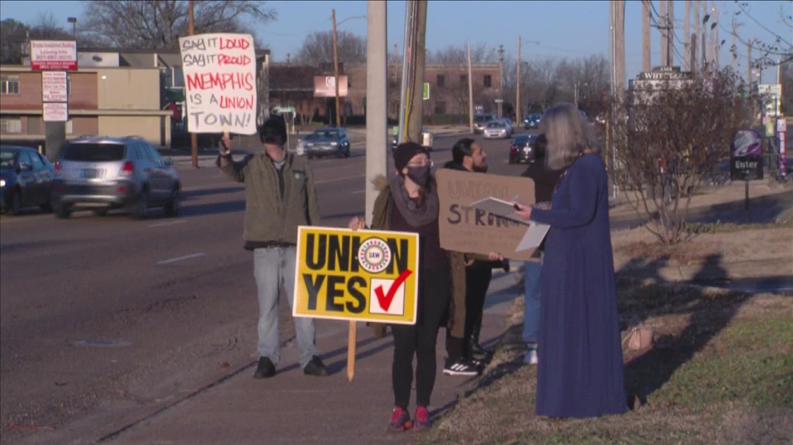 Fired Memphis Starbucks workers protest outside store - Vimarsana News