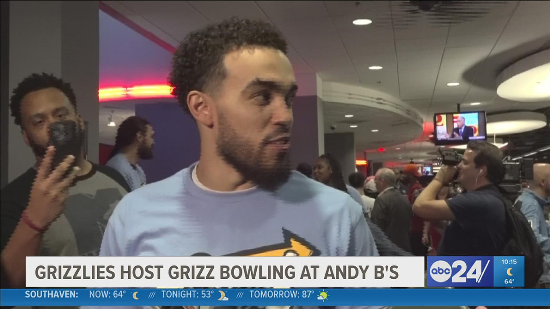 The Memphis Grizzlies bowled, talked, and took pictures with Grizzlies fans that attended bowling night at Andy B's.