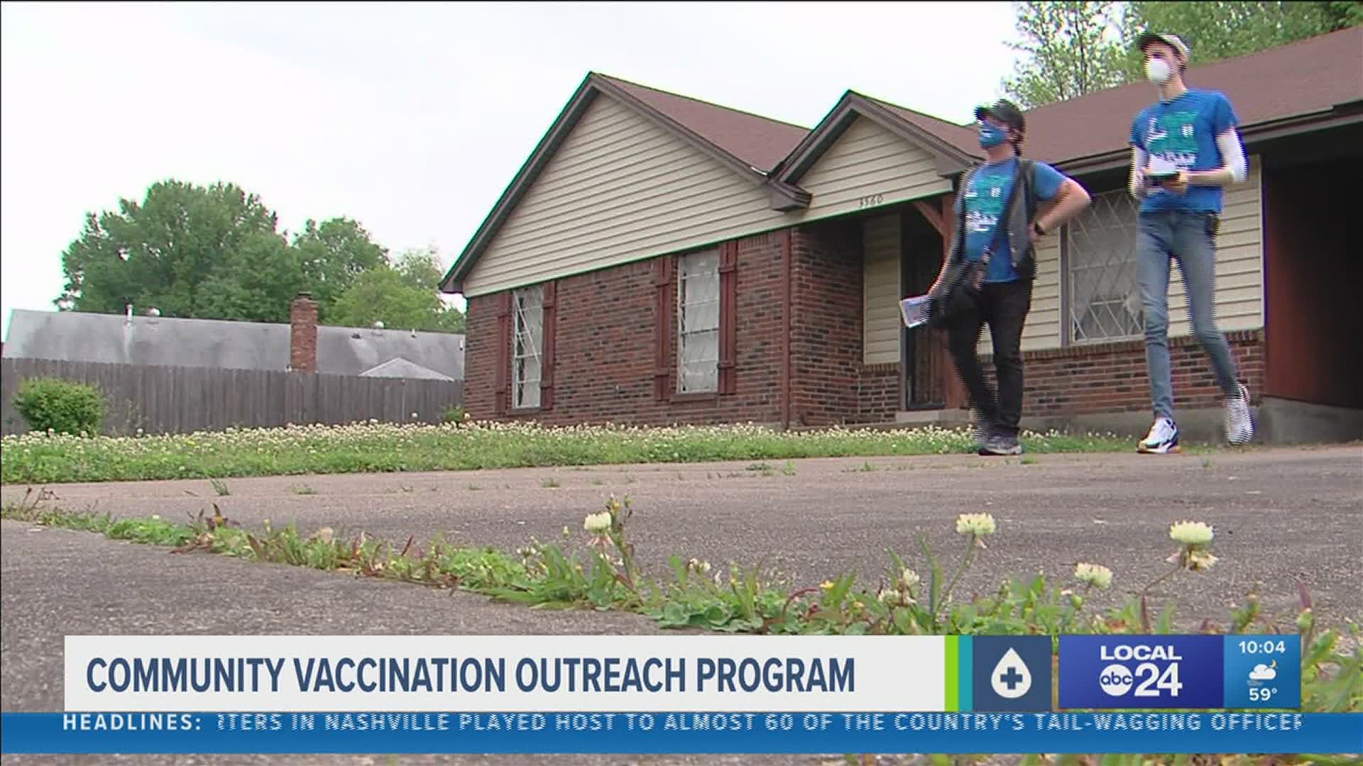 Community Organizers Go Door To Door To Encourage Residents To Get The Covid 19 Vaccine Localmemphis Com