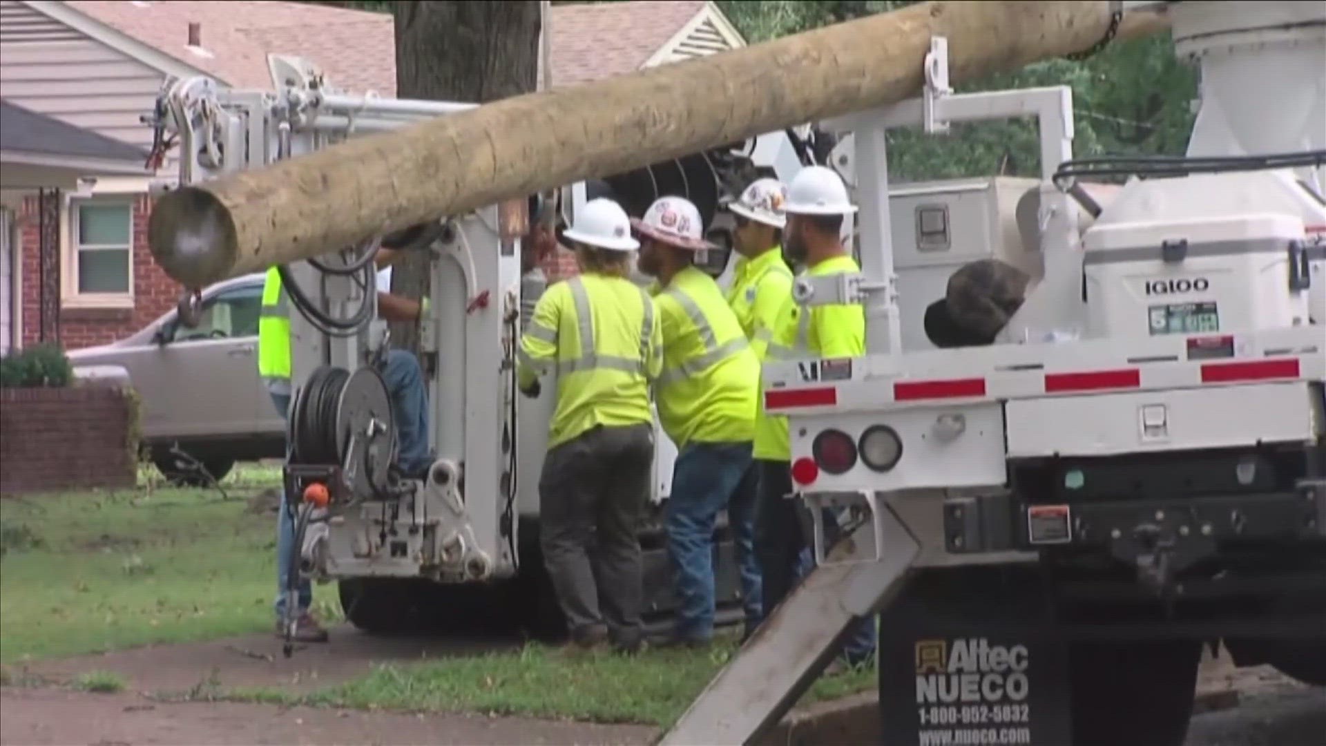 After high gusty winds knocked out power to more than 140,000 people around Memphis Tuesday, MLGW said Thursday morning about 32,000 remain without power.