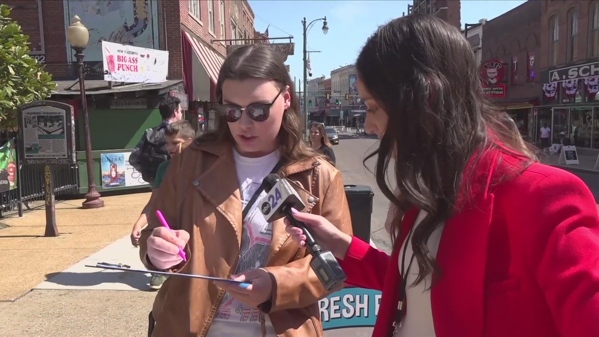 Rachel Phillips asks Memphians to help her build the perfect bracket ahead of the NCAA Tournament here in Memphis