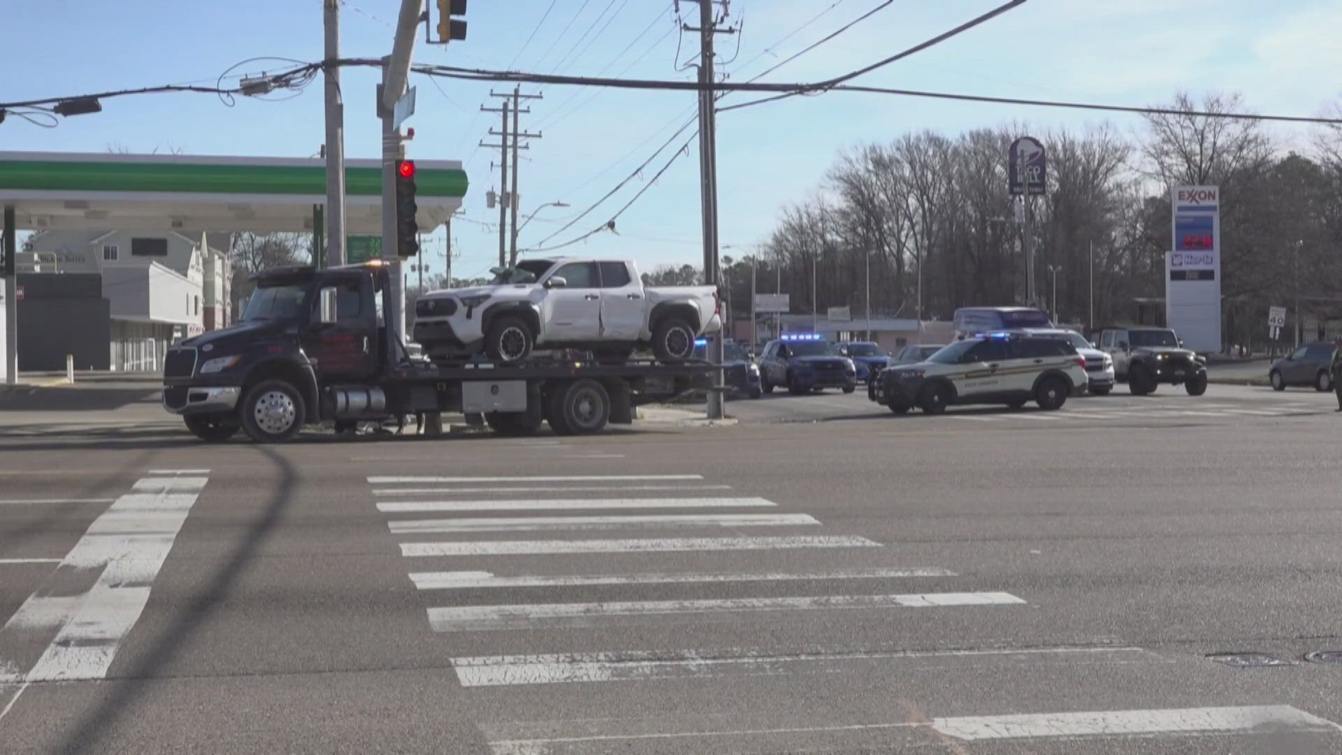 Memphis police officer injured in 2-vehicle crash in Whitehaven after ...