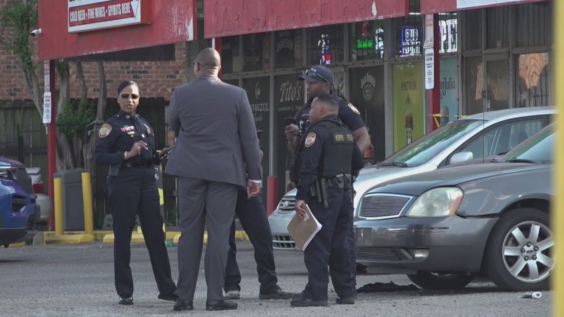 Man arrested after fatal shooting at Parkway Village strip mall ...