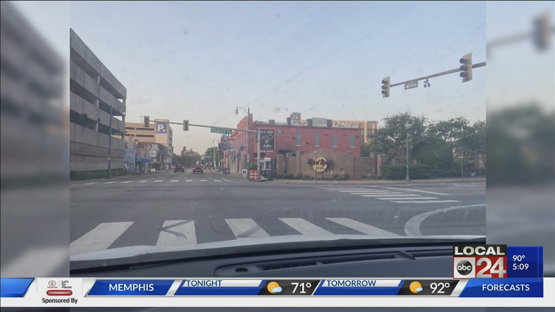 A large part of Downtown Memphis was in the dark Thursday morning.