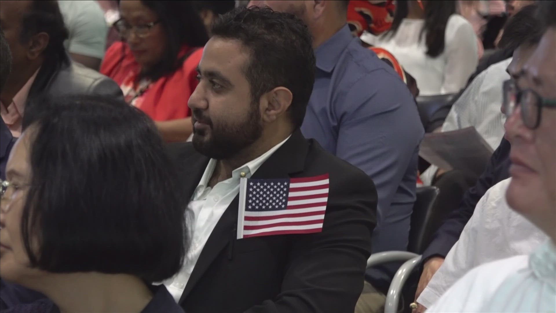 New U.S. citizens sworn in for Citizenship Day in Memphis