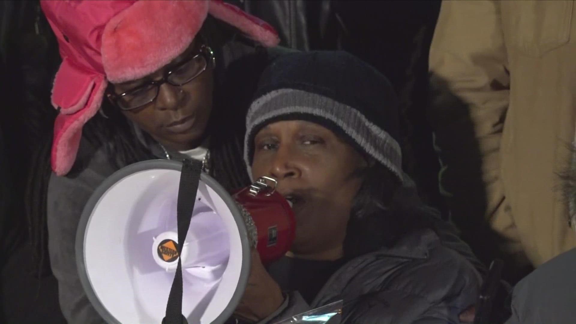 Tyre Nichols' mother remembers her son, calls for peaceful protests during candlelight vigil