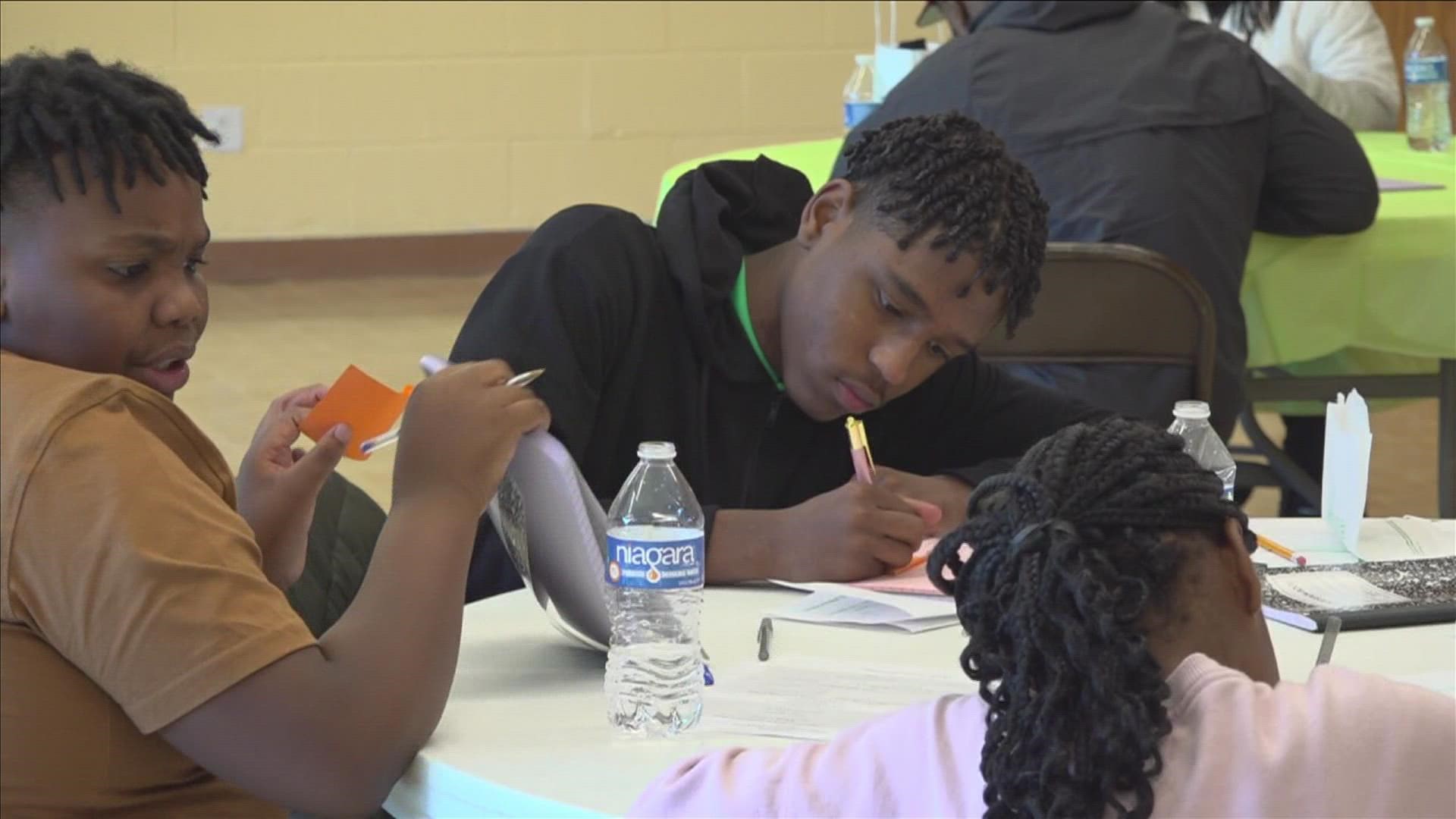 A local non-profit association that offers free counseling to start-up businesses held their first youth workshop on Saturday.