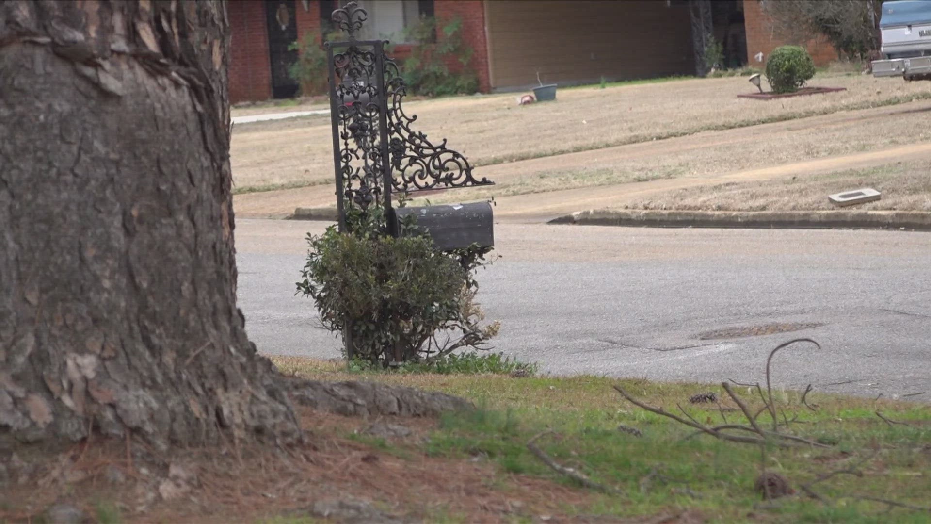 Neighbors in South Memphis are having some trouble getting their mail.