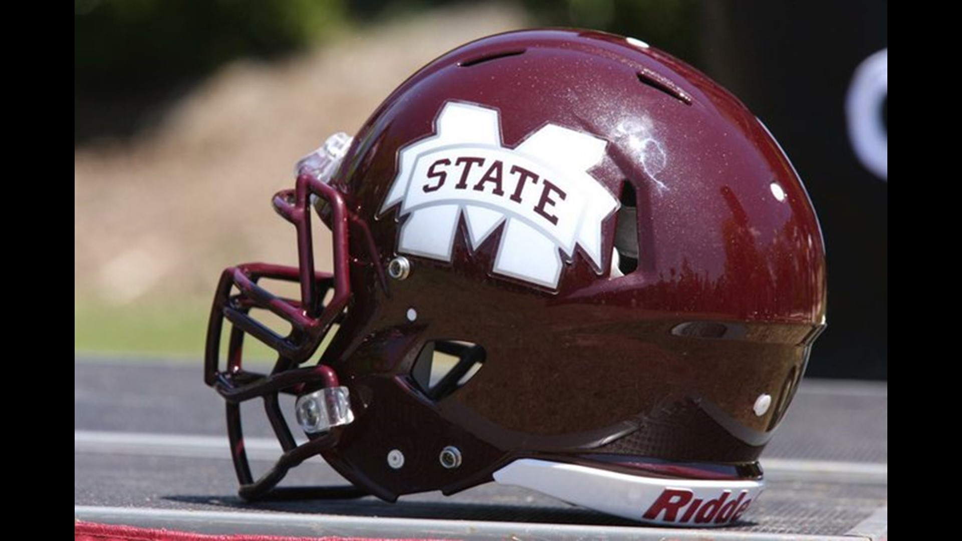 Bulldogs Run Over Rebels To Win Egg Bowl 5520