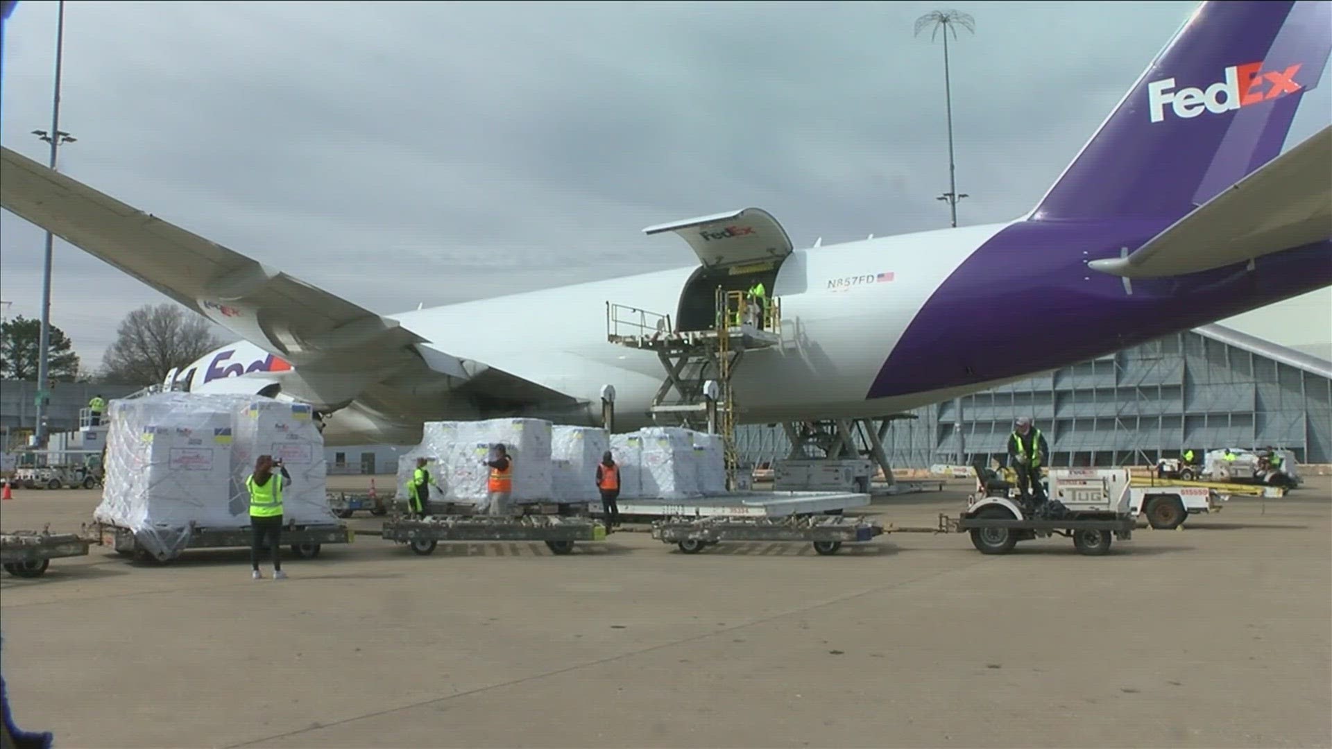 The Memphis logistics giant said an IT error caused flights to be delayed at its Memphis Super Hub Tuesday night.