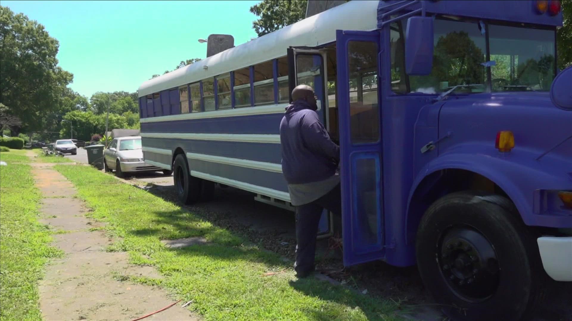 With the housing crisis in full effect in Memphis, one couple decided to cut costs by living in a "schoolie," a school bus converted into an RV.