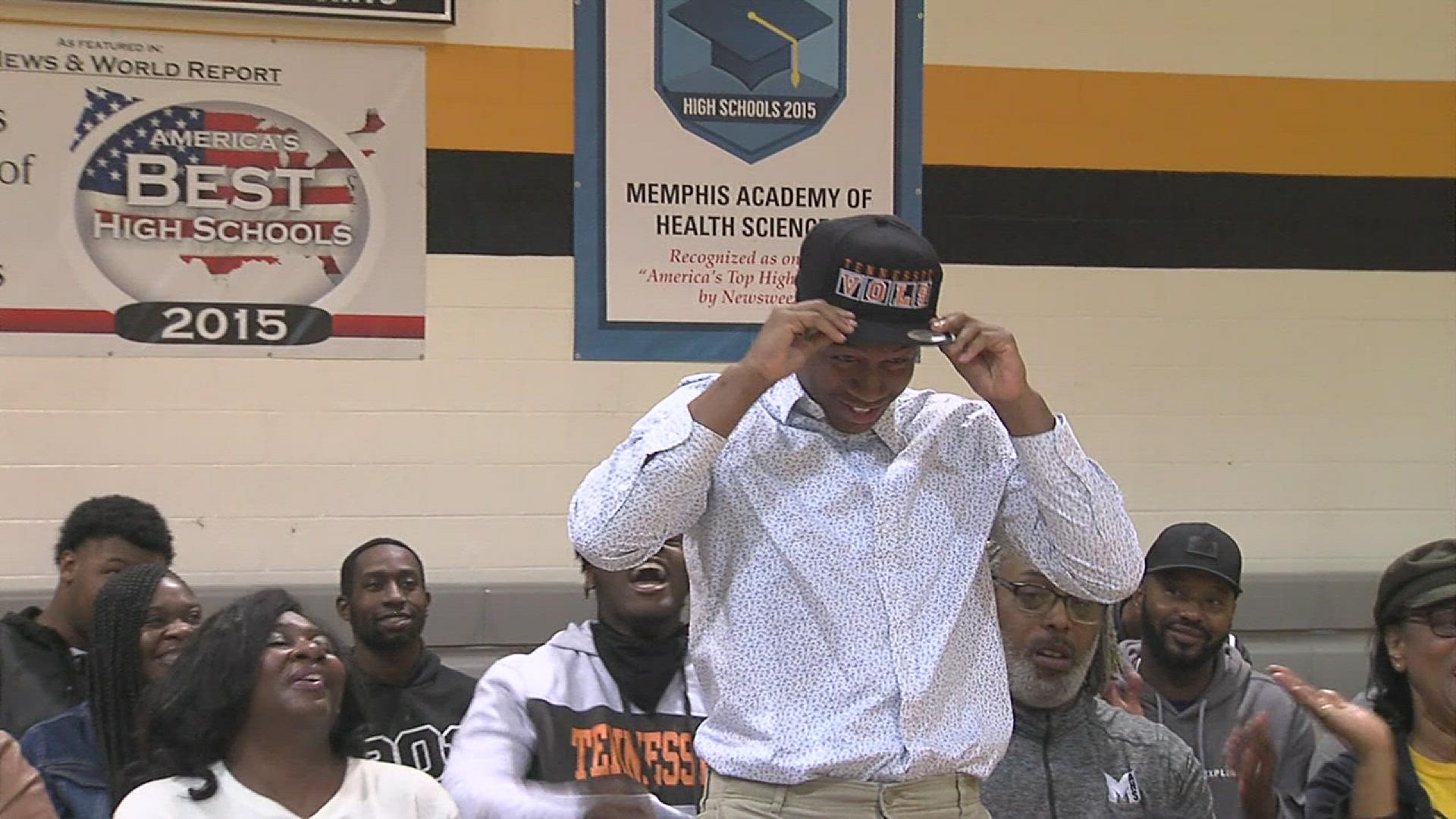 The MAHS graduate committed to the Vols in July, teammate Charles Perkins signed with UT-Martin Wednesday