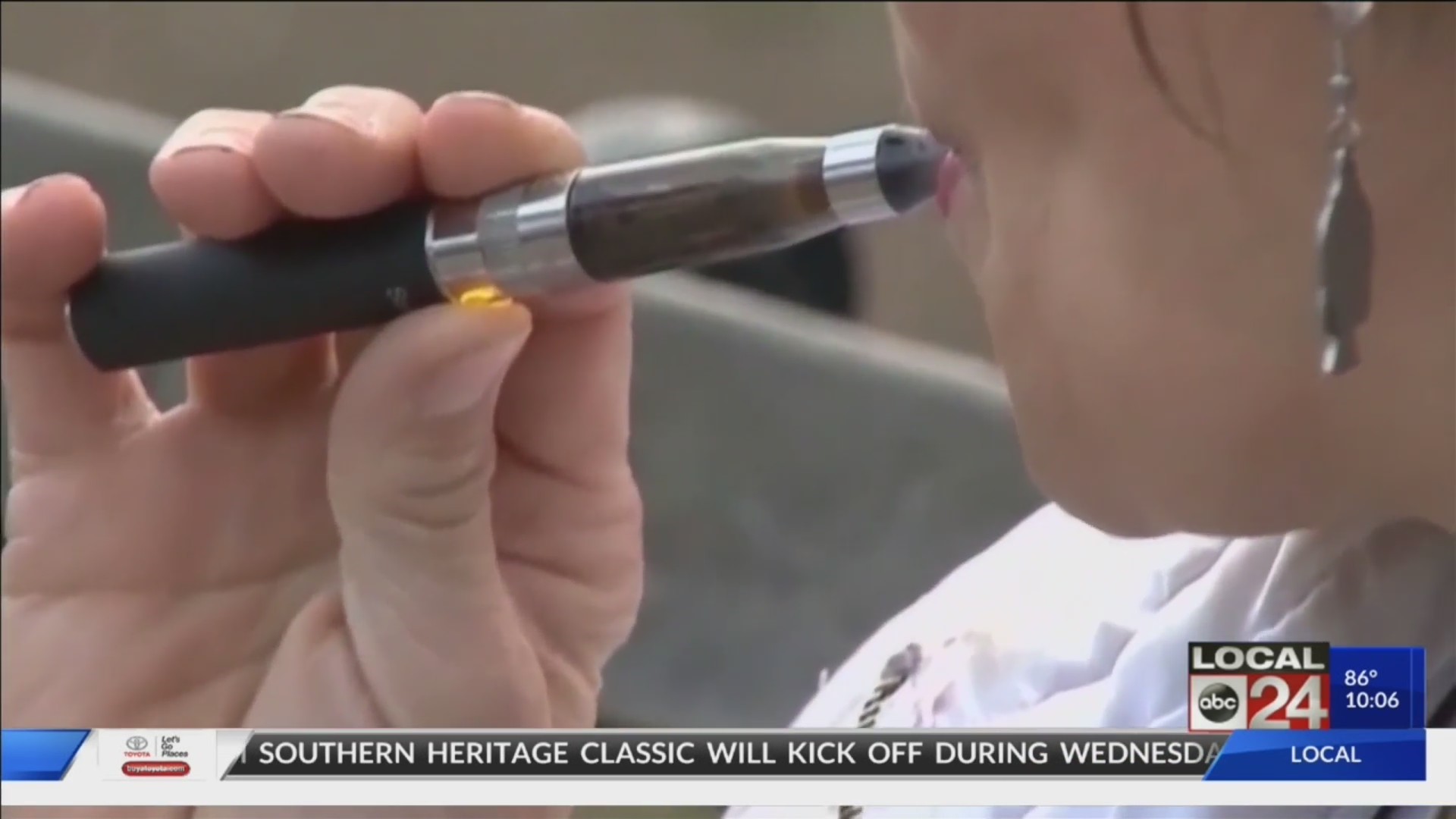 More than 450 people became sick after vaping or using e-cigarettes