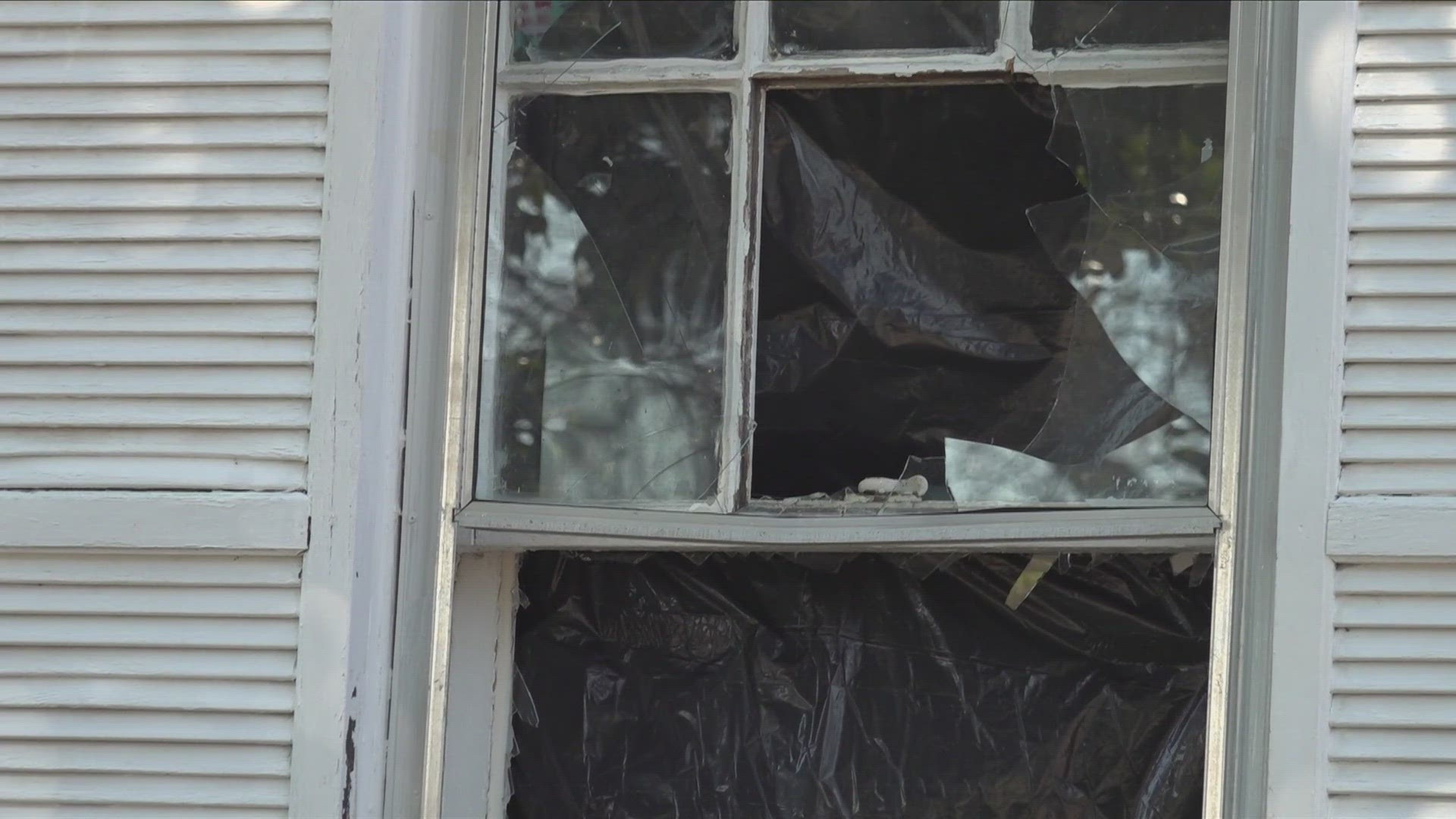 It's been weeks since this Memphis mother last had intact windows on her home, but her property management company over the house won't come for repairs.