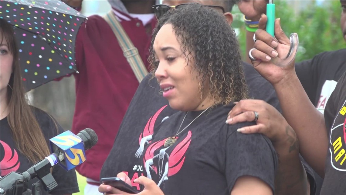 Mother of 20-year-old shot and killed by Memphis police during traffic ...