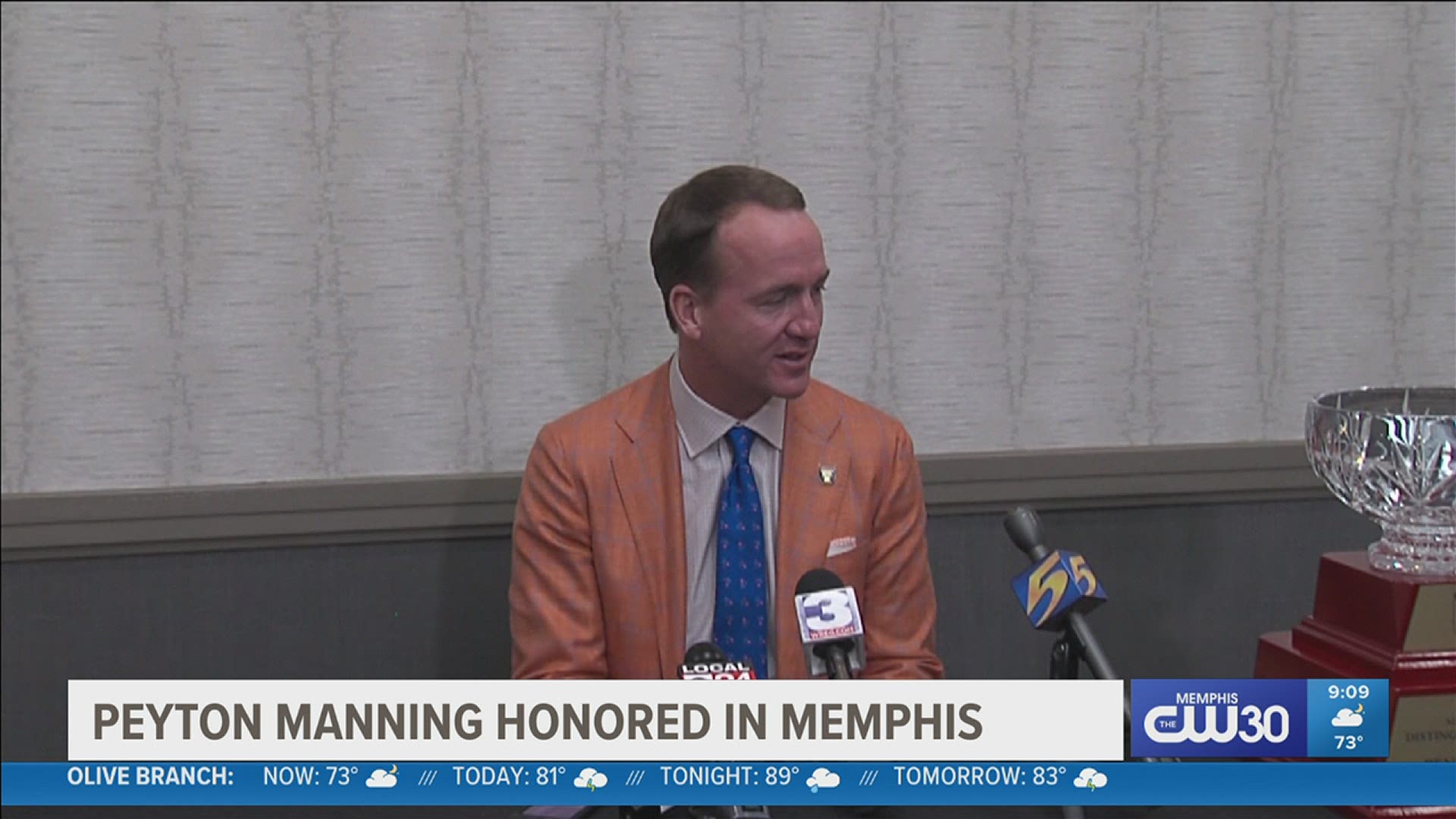 Peyton Manning made a trip back to Memphis over the weekend to receive the Autozone Liberty Bowl Distinguished Citizen Award.