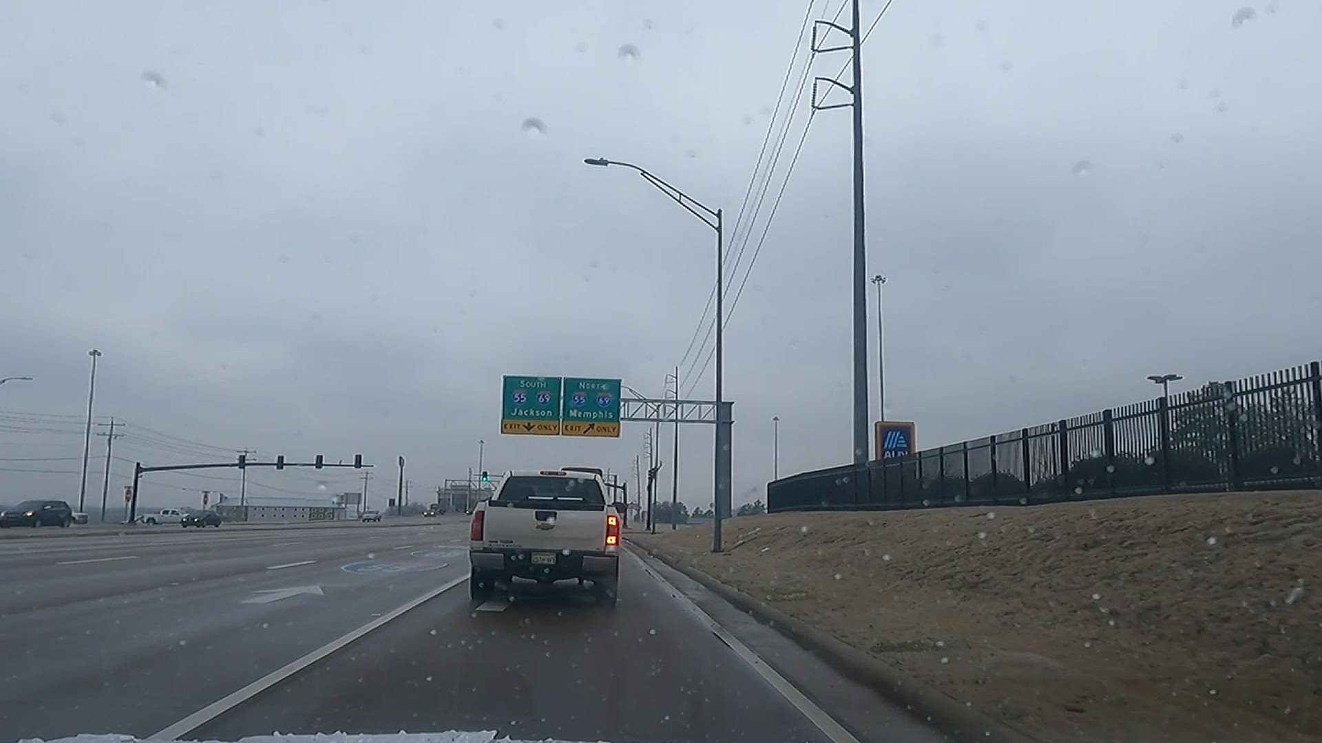 A Local 24 News Photographer got this dash camera video of road conditions Thursday morning along I-55 and I-240.