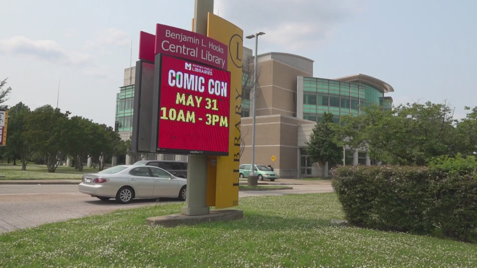 The event featured a cosplay contest and the famous actor and Memphis native Chris Parnell was in attendance.