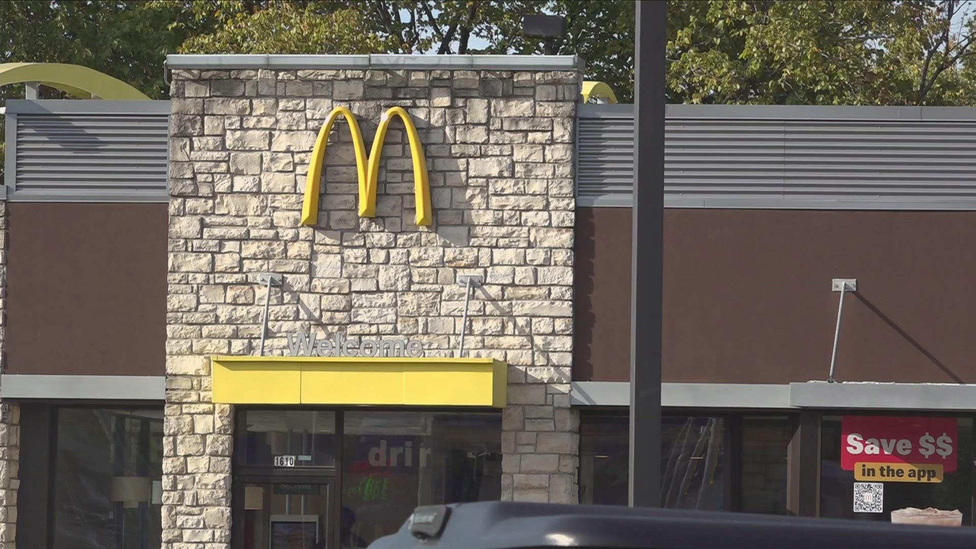 McDonald's E. coli outbreak is linked to onions used on its quarter pounders, the outbreak now spreading to 13 states, the closest being Missouri.