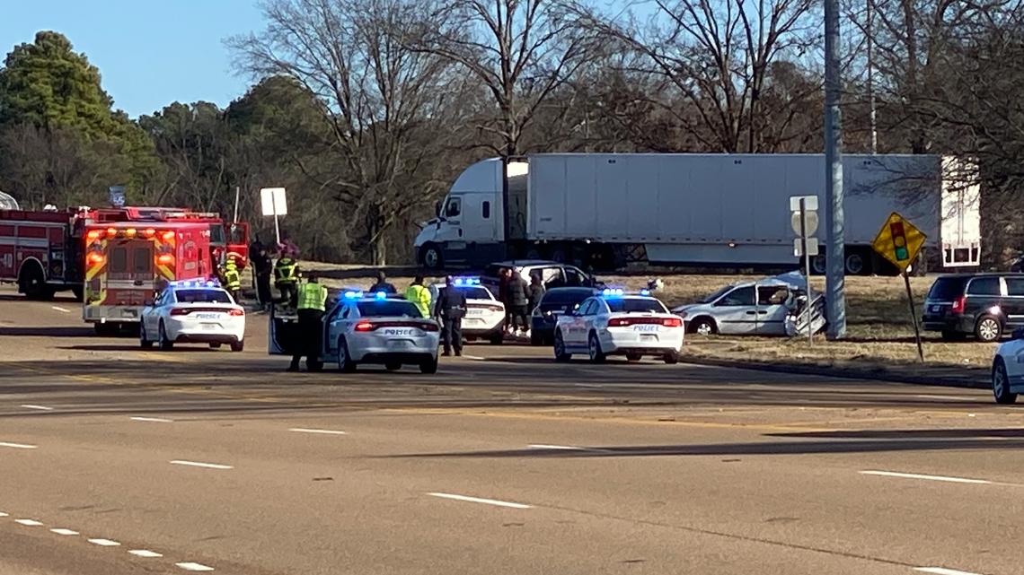 Whitehaven car crash leaves man dead, Memphis Police say | localmemphis.com