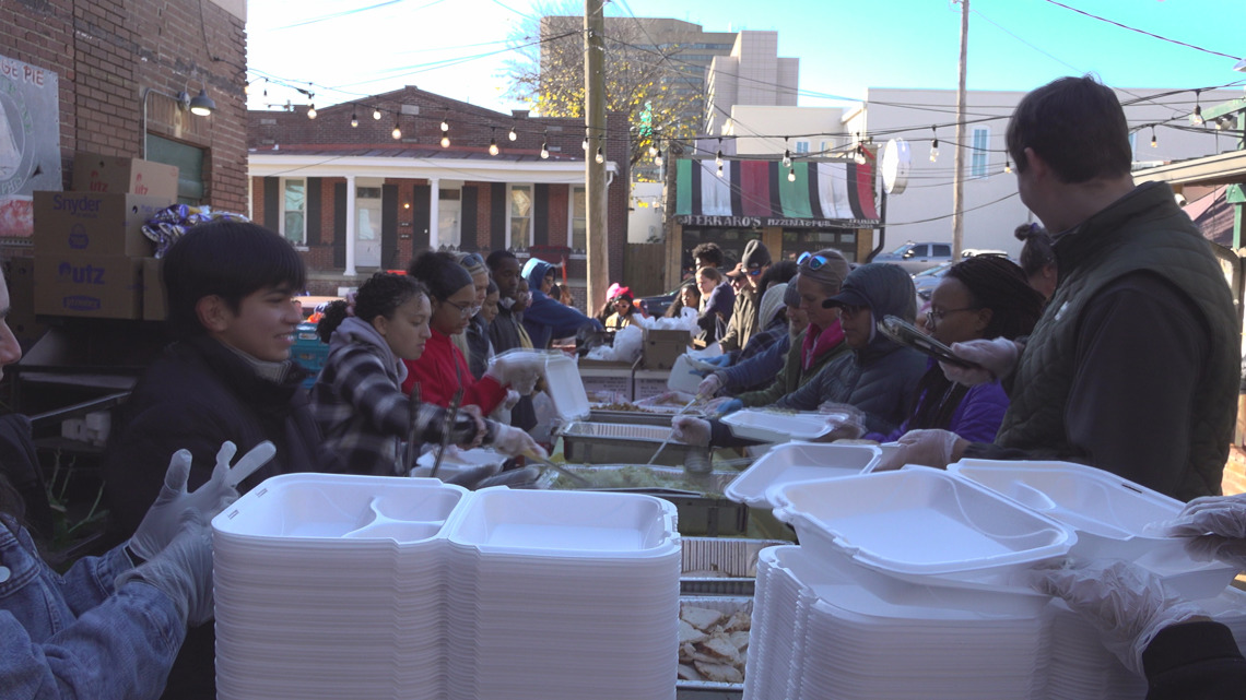 Westy’s marks 20 years of serving free Thanksgiving meals in Downtown Memphis