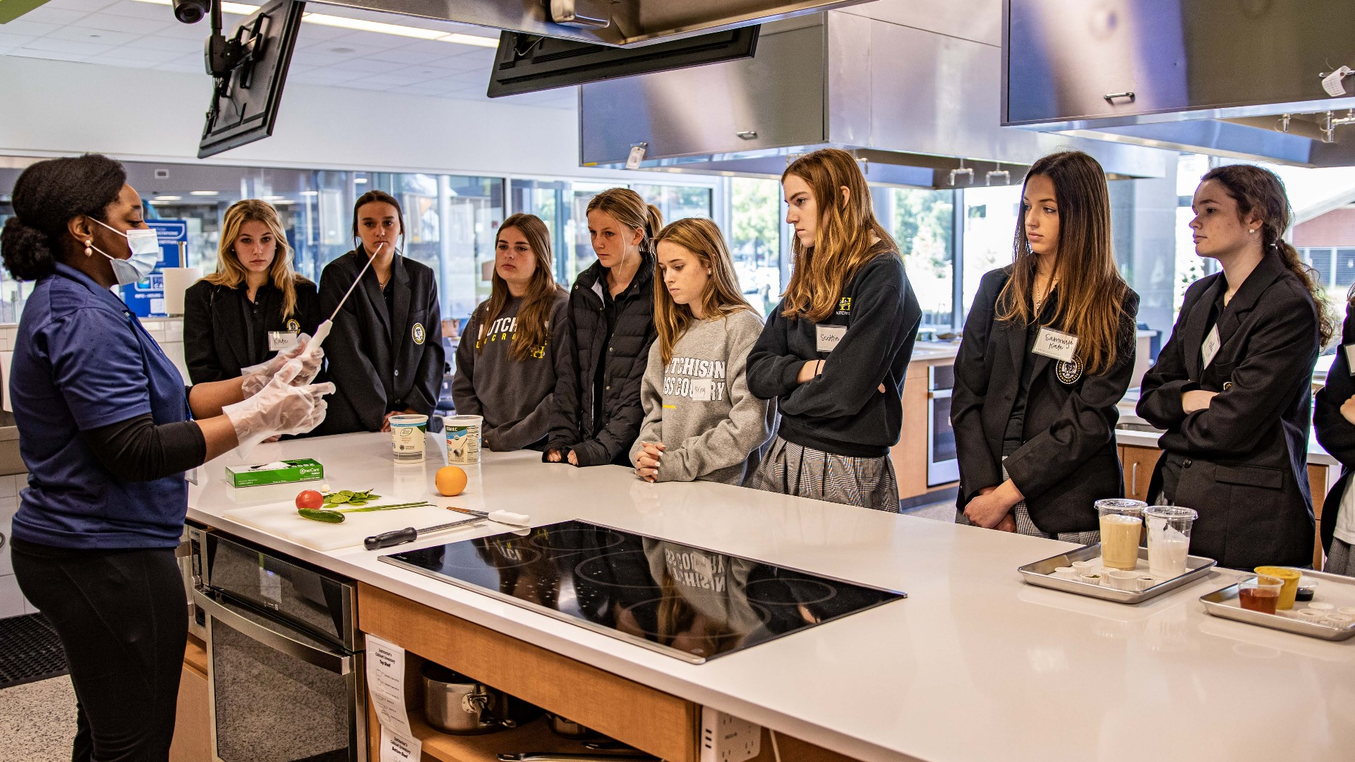 High school students take nutrition class at Memphis college