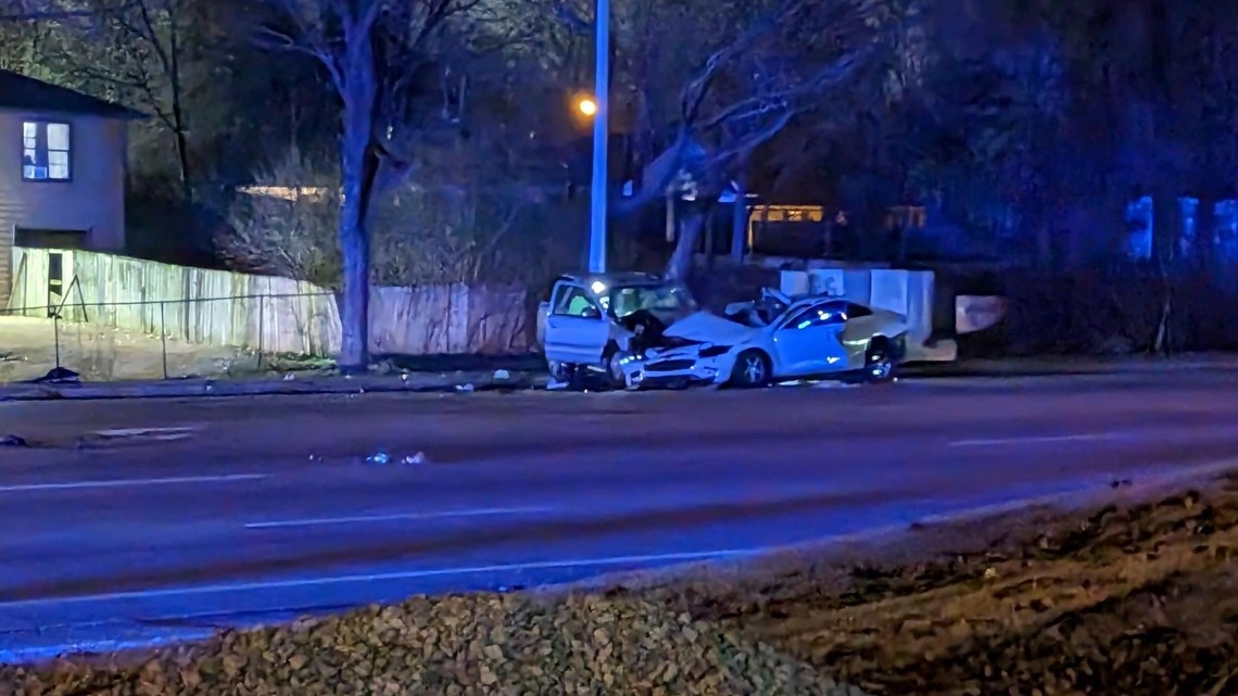 4 injured crash Hickory Hill Road Memphis