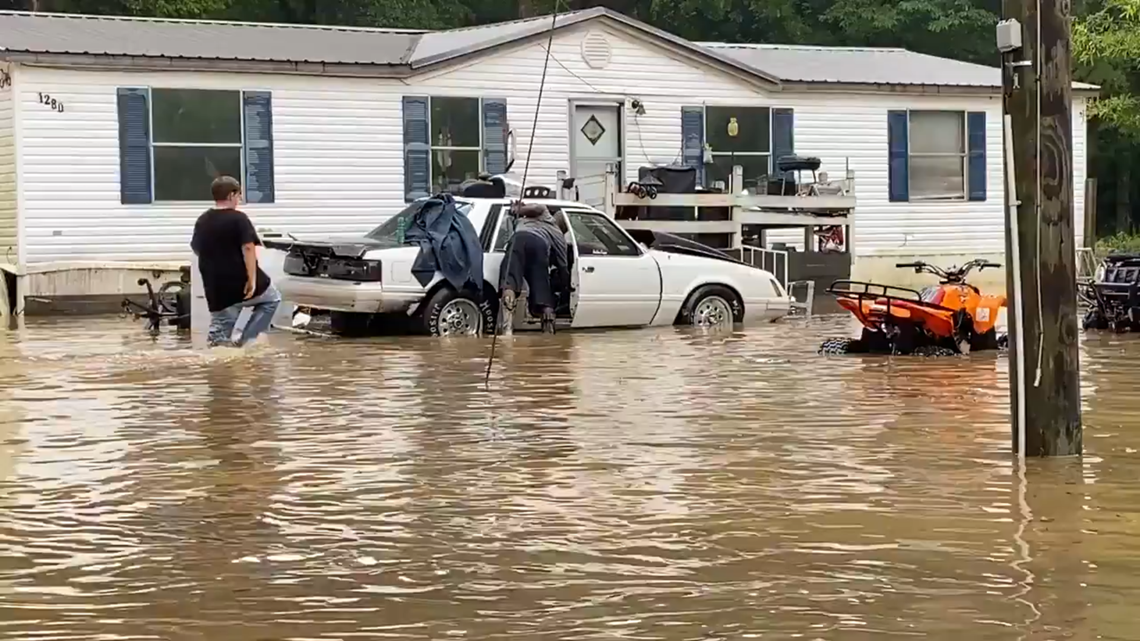 Hernando family rescued from home after flash flooding | localmemphis.com