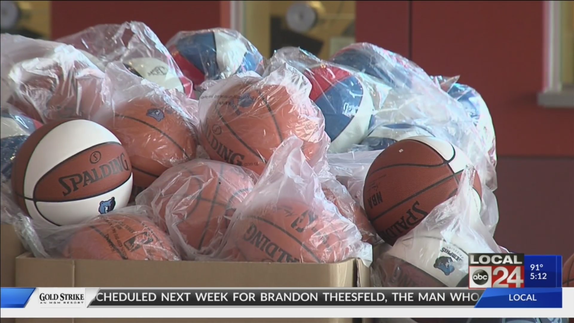 Memphis Grizzlies host garage sale at FedExForum
