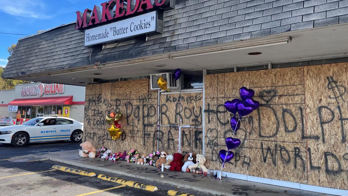 Memorial for rapper Young Dolph at shooting scene in Memphis ...