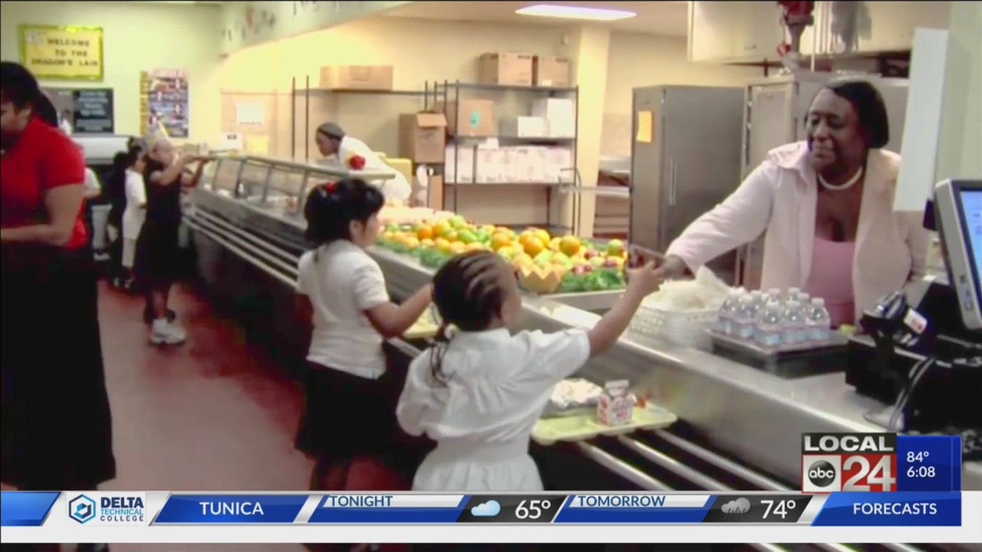 Push to pay Shelby County Schools cafeteria workers $15/hour