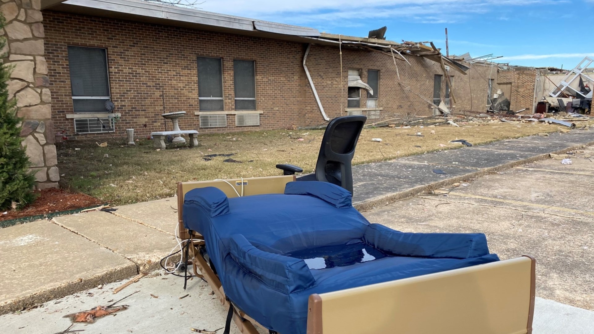 Arkansas nursing home collapse kills 1