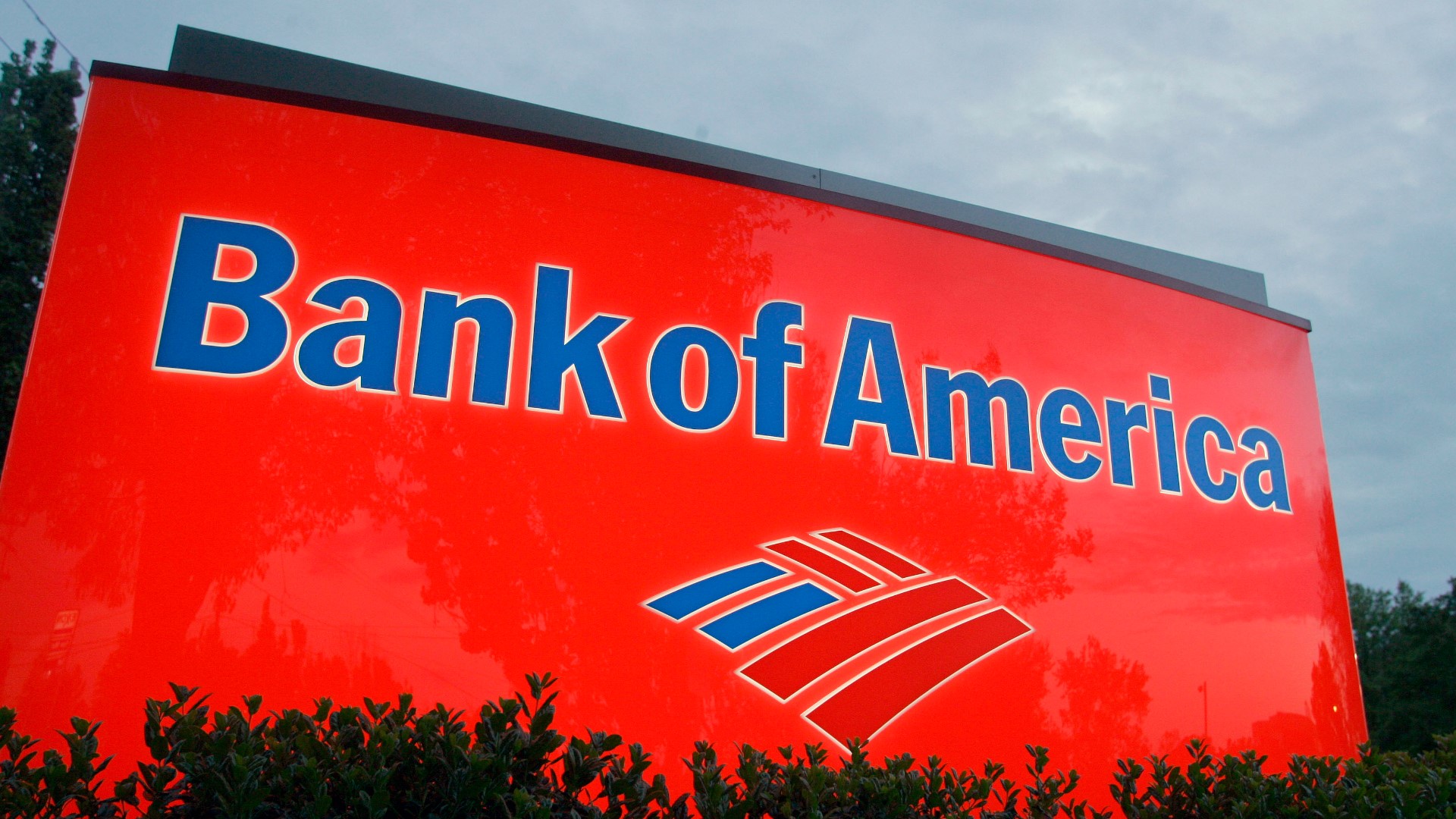 Bank of America celebrated the grand opening of a new financial center in Memphis.