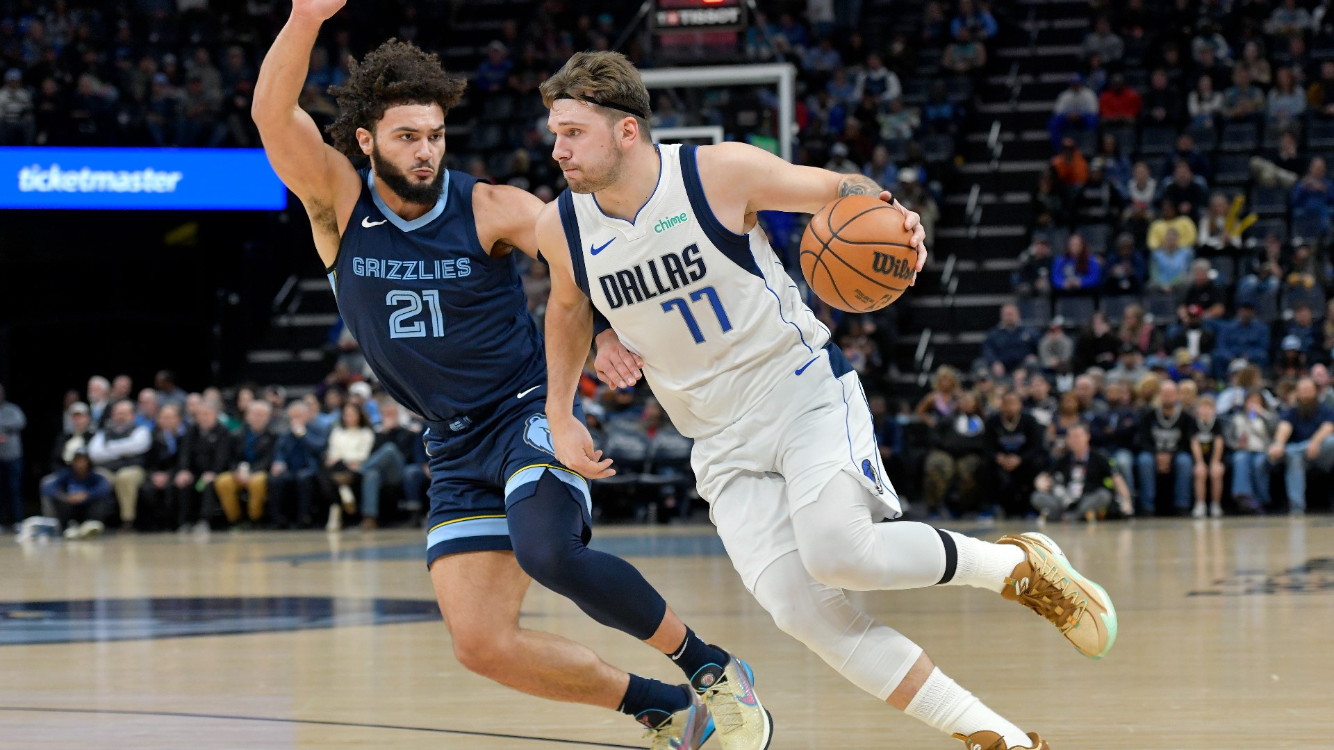 The Memphis Grizzlies traded their 2022 first-round pick to the Phoenix Suns as part of a three-team trade just before the NBA's trade deadline Thursday.