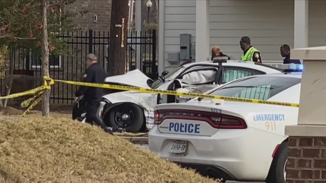 Man charged after crash in downtown Memphis left officer injured ...