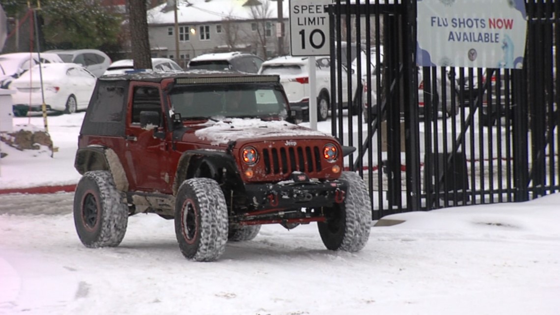Jeep Club helps healthcare workers get to work amid snowy roads - Vimarsana News