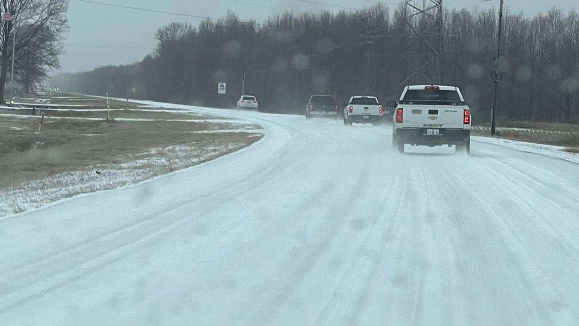 Winter roads leave cars stuck on the interstate in Panola County