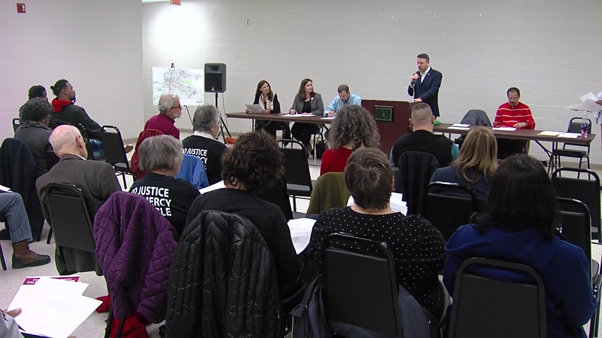 Organizers of a Public Transportation Ad Hoc Community meeting in Memphis Tuesday night got what they wanted: feedback from residents. The meeting in Hollywood was the second in a series of community meetings hosted by Shelby County Commissioners Tami Sawyer and Mick Wright.