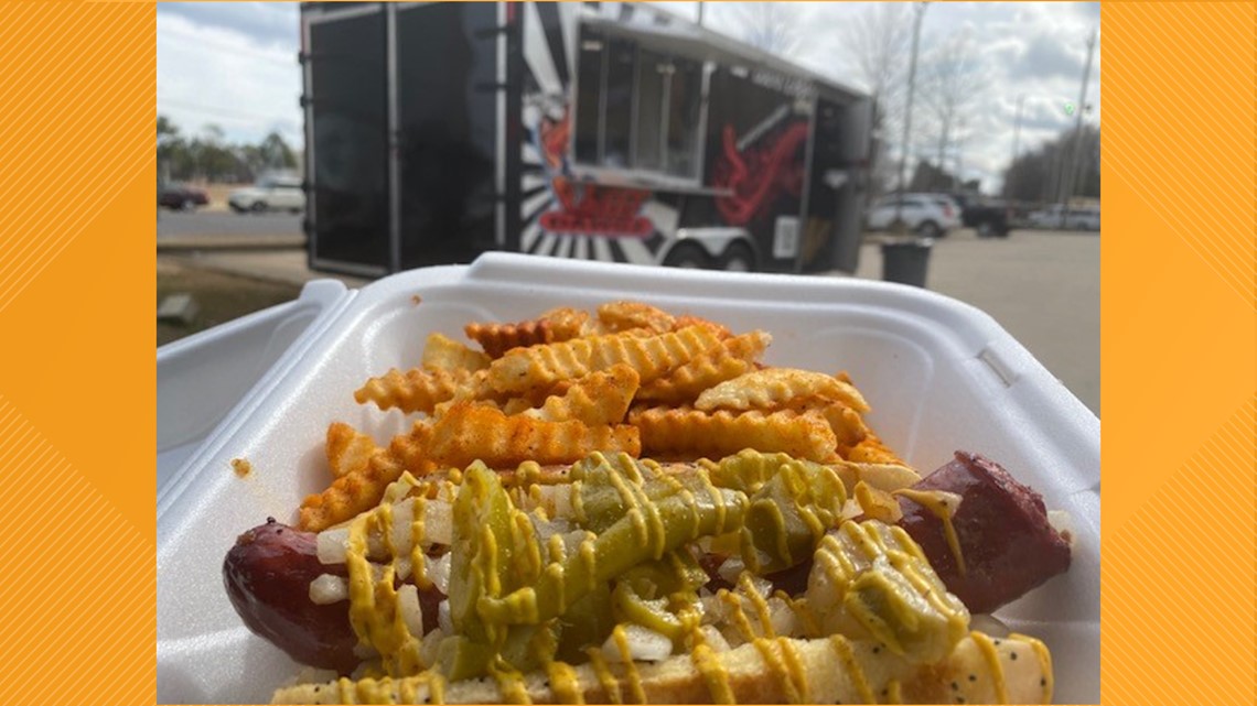 Eryn Eats at R&Beef Dawgz Food Truck