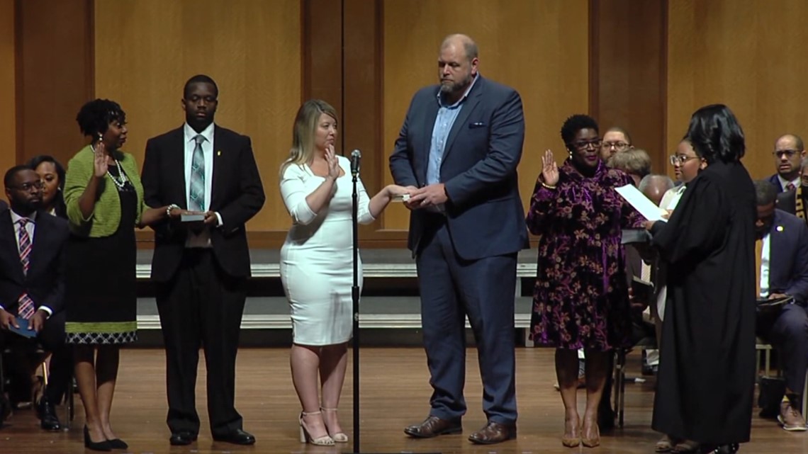New city council members sworn in with Mayor Paul Young | localmemphis.com