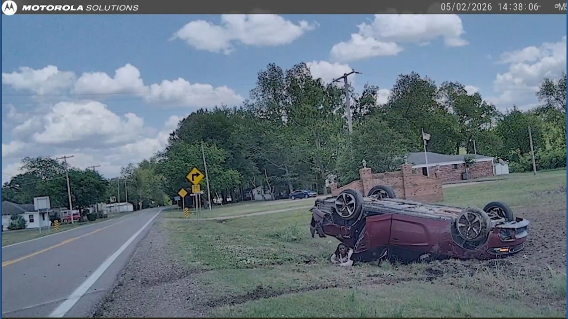 WATCH: Toddler runs from wrecked car after Arkansas police chase ends in crash