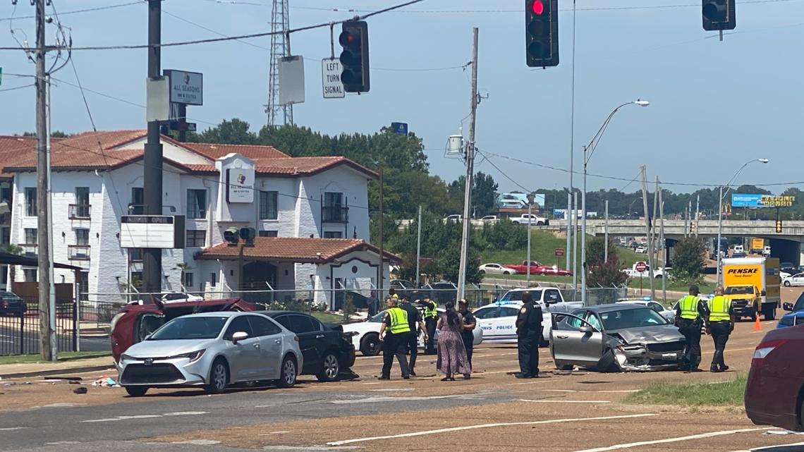 Sycamore View crash kills 1, injures 2