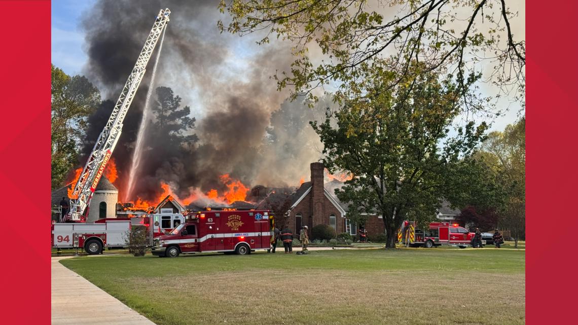 Fire crews battle blaze in Southeast Shelby County | localmemphis.com