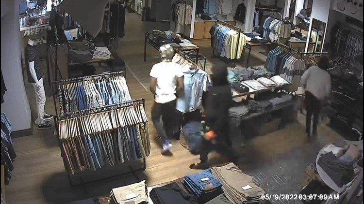 Men caught on camera breaking into Oak Hall & Tate Jewelers ...