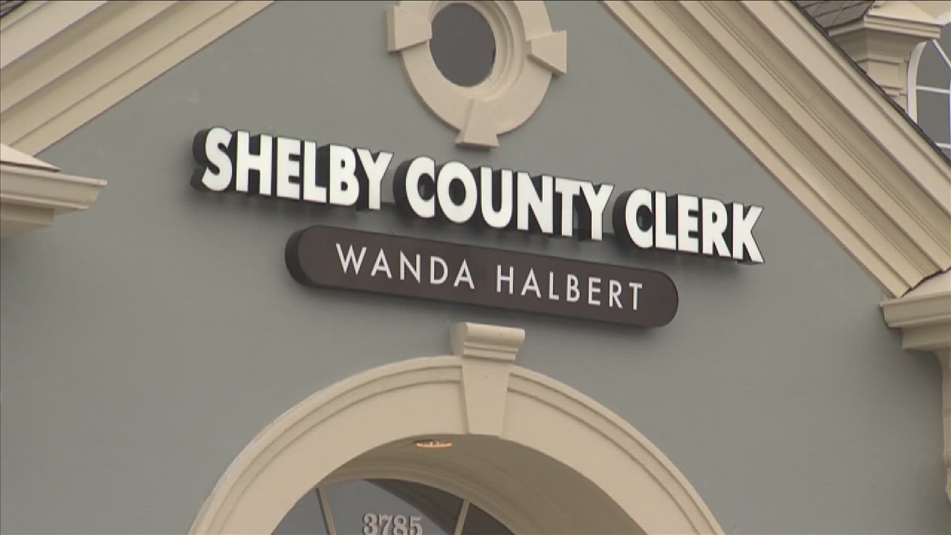 The D.A. has asked an independent investigator to look into complaints about Shelby County Clerk Wanda Halbert.