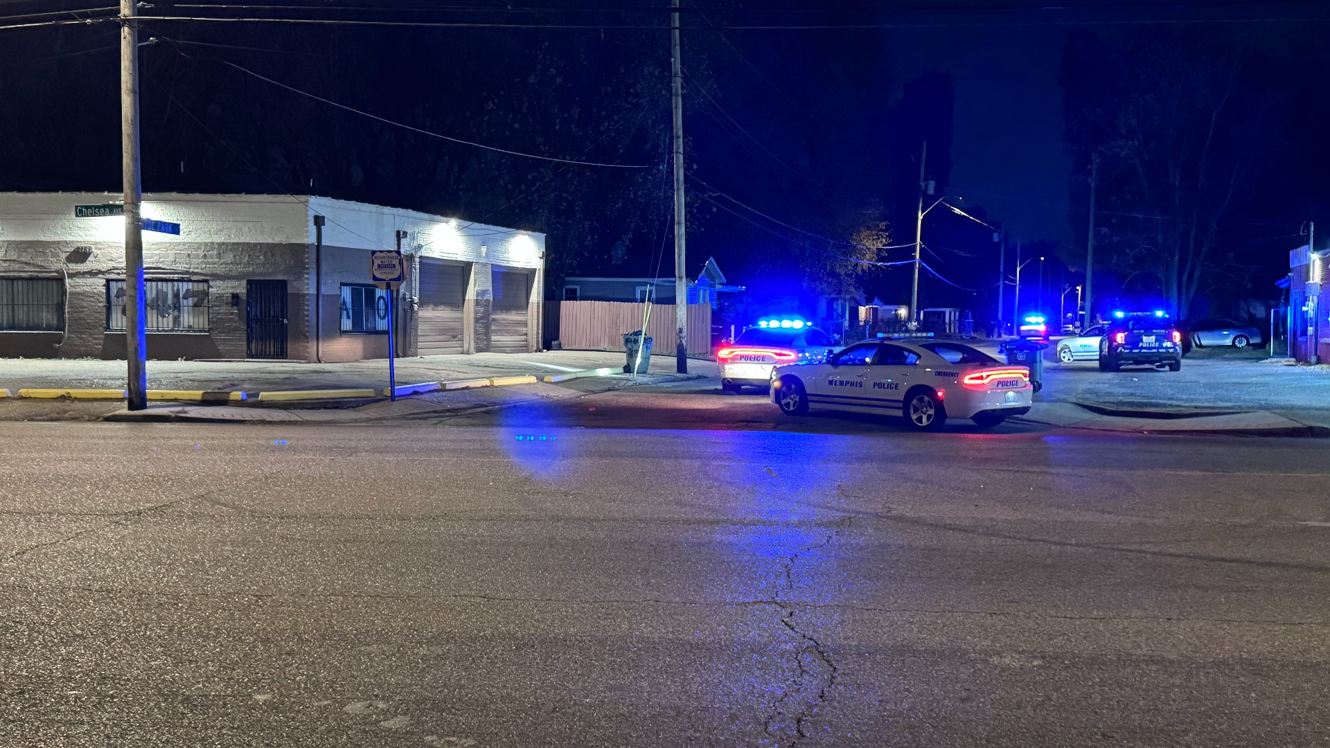 2 men injured after shooting in Hyde Park