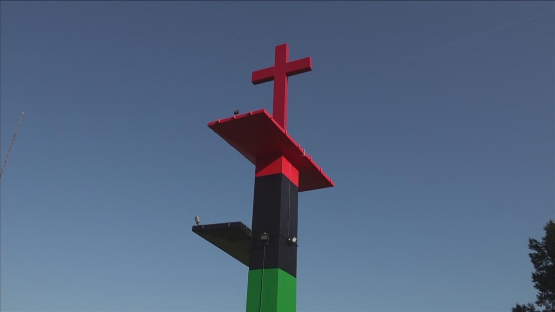 New cross in Cordova sends message of hope
