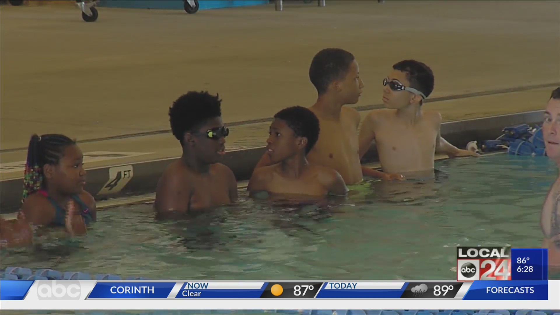 Memphis children take part in World's Largest Swim Lesson