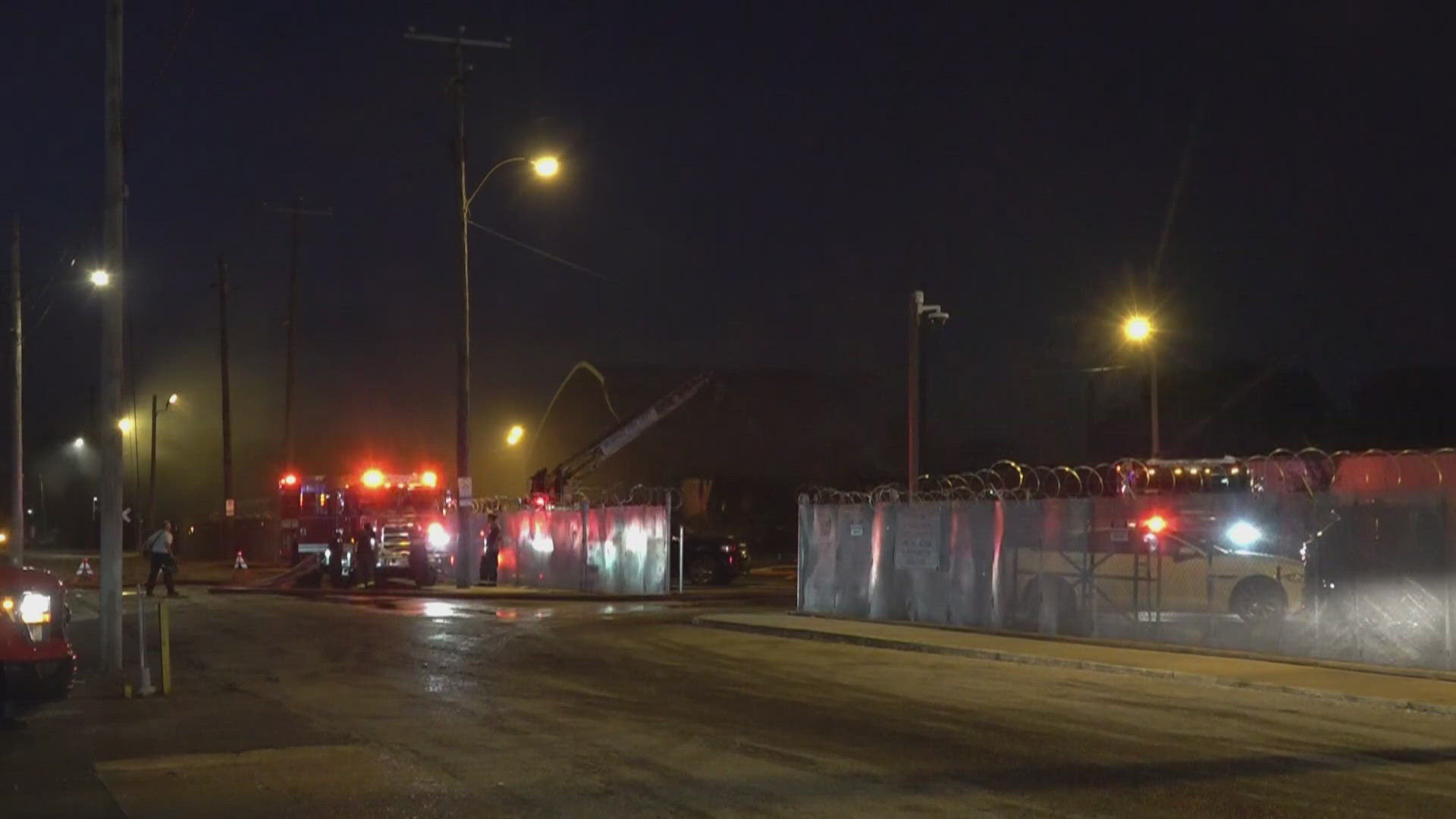 Heavy fire breaks out at recycling center in South Memphis ...